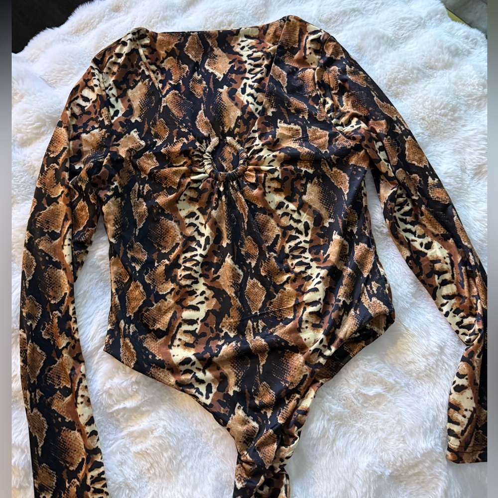 Woman animal print body suit top 🤎🖤🤍